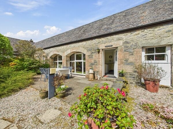 6 Self-Catering Properties with Potential for Further Development 6 Self-Catering Properties with Potential for Further Development