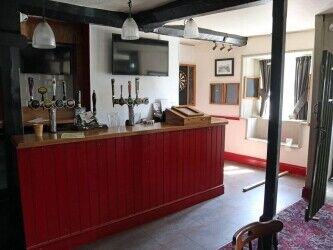 WILTSHIRE - CHARACTER TOWN CENTRE PUBLIC HOUSE Photo 2