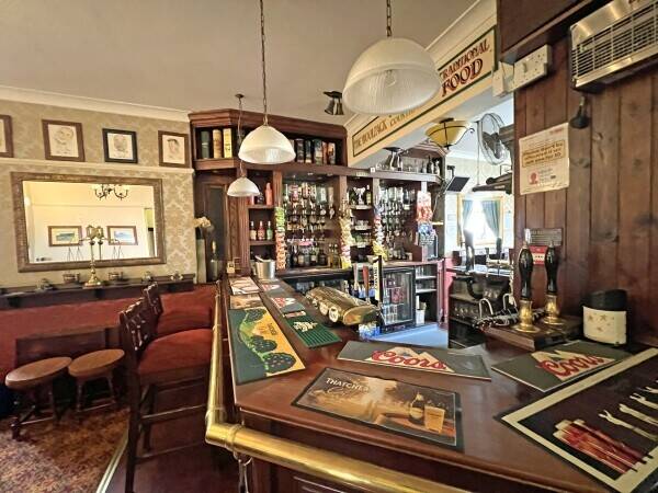 WEST YORKSHIRE - PUB IN POPULAR MARKET TOWN Photo 2