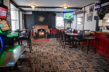 ESSEX - HIGHLY PROFITABLE FREE-OF-TIE PUB Photo 2