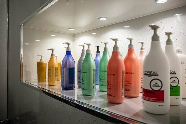 Beautifully presented hair salon located within prime trading location Photo 2