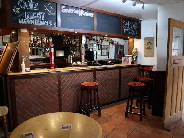 SOMERSET- POPULAR WET LED TOWN FREEHOUSE Photo 2