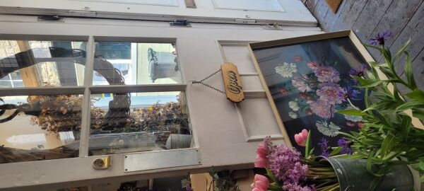 Well-Established Florist & Vintage Shop in Hexham Photo 2