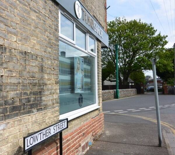 Established Hairdresser In The Famous Racing Town Of Newmarket Photo 2