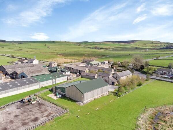 Peak District Holiday Barn with Wedding Venue Photo 2