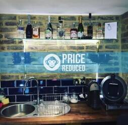 Rare Opportunity to Acquire a Well-Established Barber’s Shop in the Sought After Area of Hoxton Photo 2