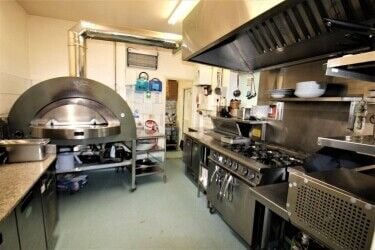 LEASEHOLD LIC. PIZZERIA Photo 2