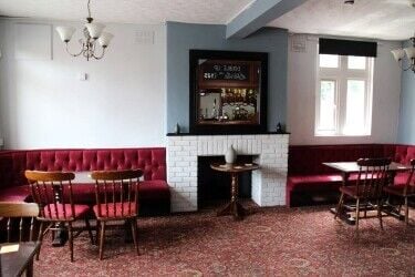 WARWICKSHIRE - TRADITIONAL PUBLIC HOUSE IN CENTRE OF BUSY MARKET TOWN Photo 2