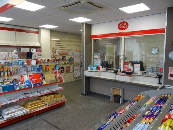 Mains Lease Lock-Up PO within busy residential suburb Photo 2