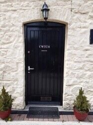 SWANSEA VALLEY - CHARACTER COTTAGE STYLE SIX BEDROOM B&B - APPOINTED TO A VERY GOOD STANDARD Photo 1