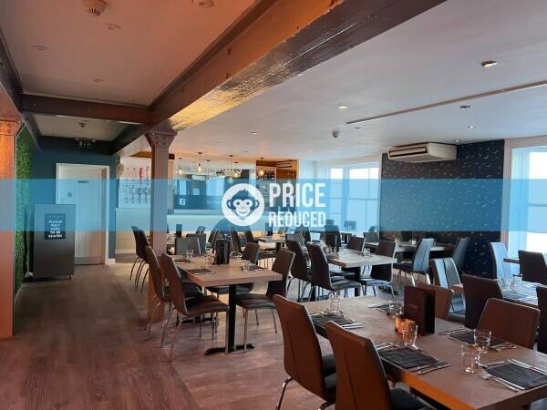 Further Reduced for Quick Sale Well-Established Bar & Restaurant Overlooking Cromer's Historic Pier Photo 2