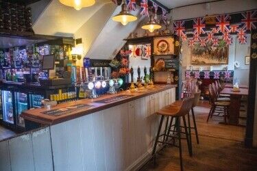 HERTFORDSHIRE - CHARACTER PUB WITH EXCEPTIONAL OUTSIDE TRADE SPACE Photo 2