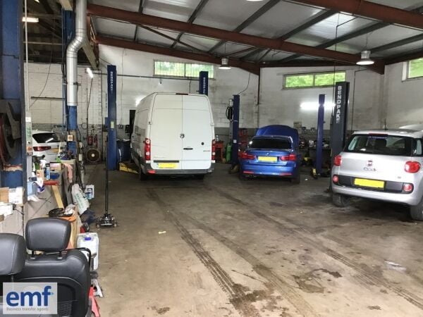 SPACIOUS GARAGE/MOT CENTRE, SWANSEA VALLEY Photo 2