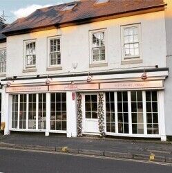 Popular and Beautifully Fitted Luxury Nail & Beauty Salon in Affluent Town of Esher, Surrey Photo 2
