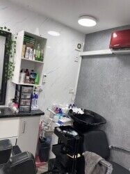 Beauty Saloon on Ilford lane , fully running and furnished, very cheap on rent and cheap premium