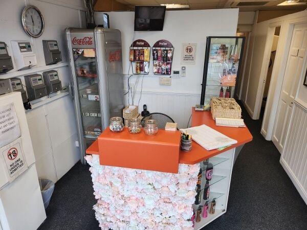 Well established tanning salon for sale Photo 2