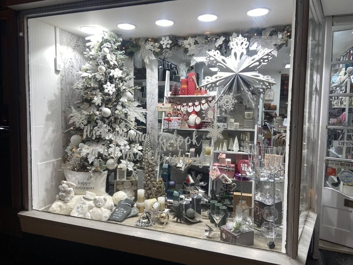 Great opportunity to invest in a beautiful home/ gift shop in the affluent area of Bearsden, Glasgow.