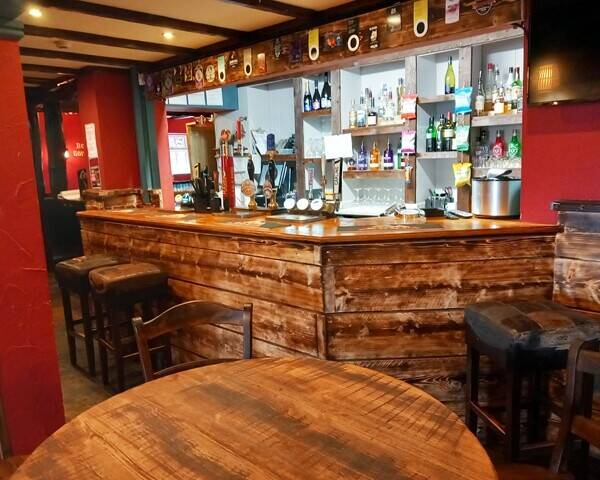 CARMARTHENSHIRE - TORBAY INN, LLANDEILO - WELL APPOINTED COTTAGE STYLE PUBLIC HOUSE Photo 2