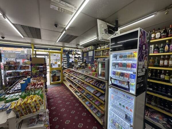 Shop for Sale in Harlesden, prime location, £8,000 - £9,000 weekly sale. Low rent. 900 Sqft. Photo 2