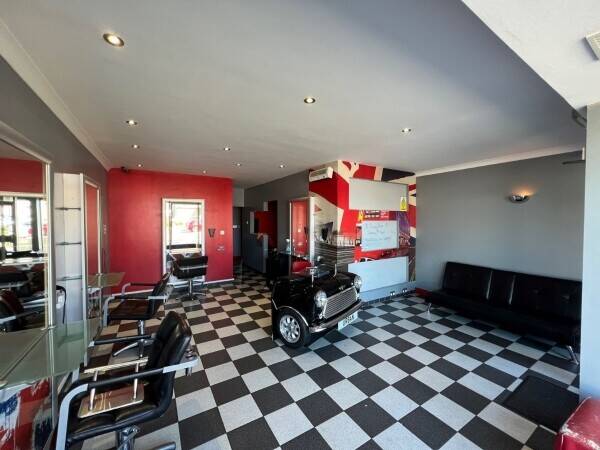 Vacant Class 1 unit on popular retail parade in Kirkcaldy (ref 1459) Photo 2