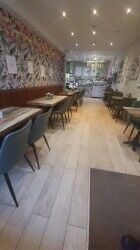 Beautiful coffee shop for sale in Reigate Photo 2