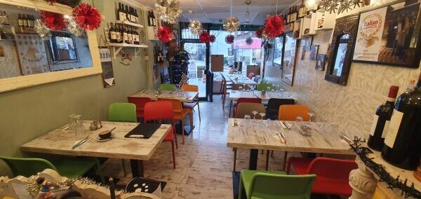 RESTAURANT PREMISES WITH FULL A3 & ALCOHOL LICENCE (2300) Photo 2
