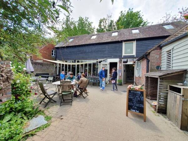 TEA ROOMS, STORE/GIFT SHOP & POST OFFICE WITH 2 BED ACCOMMODATION Photo 2