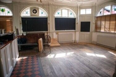 LONDON - SUBSTANTIAL CLOSED PUB BY STATION SUITABLE FOR A VARIETY OF USES Photo 2