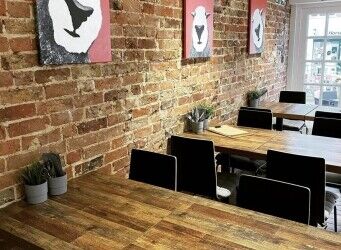 Licensed cafe / restaurant for sale Surrey Photo 2