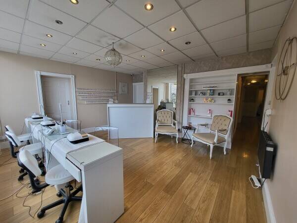 Established Beauty Salon in Busy High Street Town Photo 2