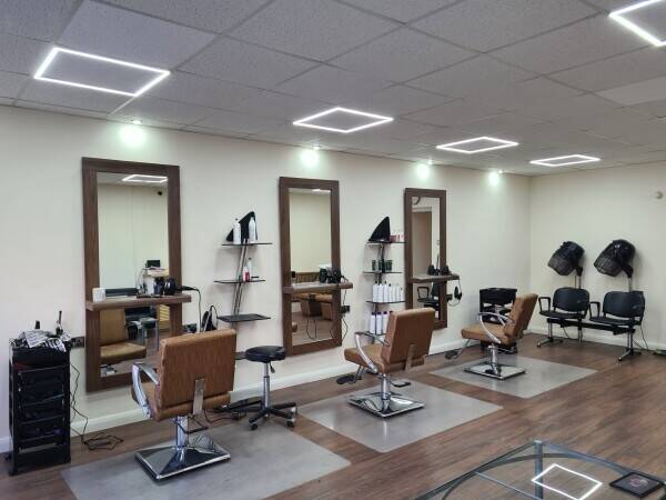 Hair Studio located on a busy parade of shops in a busy residential neighbourhood. Photo 2