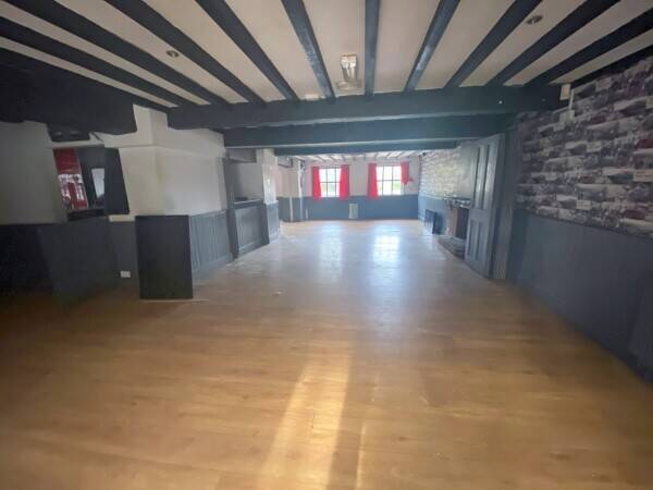 CHESHIRE - VILLAGE PUBLIC HOUSE ON SIZEABLE PLOT Photo 2