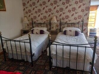 WALES - DESTINATION PUBLIC HOUSE WITH LETTING ACCOMMODATION ON FRINGE OF BRECON BEACONS NATIONAL PA WALES - DESTINATION PUBLIC HOUSE WITH LETTING ACCOMMODATION ON FRINGE OF BRECON BEACONS NATIONAL PA