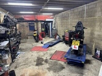 Motorcycle garage/shop for sale Motorcycle garage/shop for sale