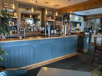 WILTSHIRE- CANAL & MARINA SIDE PUBLIC HOUSE Photo 2