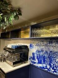 HIGH-END WINE BAR AND DELICATESSEN Photo 2
