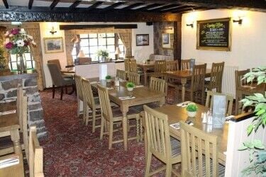 STAFFORDSHIRE - CHARMING COTTAGE STYLE VILLAGE INN STAFFORDSHIRE - CHARMING COTTAGE STYLE VILLAGE INN