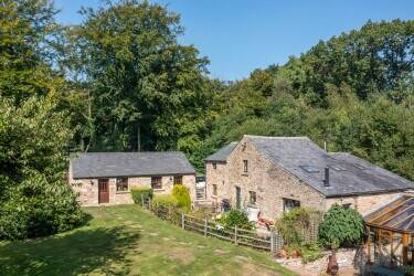 Freehold Idyllic self catering cottage with beautiful 3 bedroomed owners accommodation.
