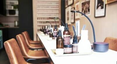 Nail bar in a spa Ellesmere Town centre location Photo 2