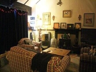 CARMARTHENSHIRE - VILLAGE CENTRE FREEHOUSE
