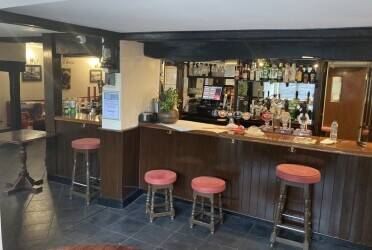 Freehold Pub for Sale in High Wycombe WITH 3-Bed Flat Accommodation & Large Garden Photo 2