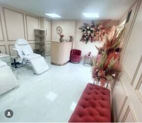 Eyelash bar for sale in Hornchurch Photo 1