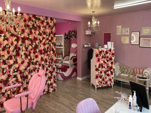 Community Favourite Beauty Studio – Warm, Relaxing Atmosphere Community Favourite Beauty Studio – Warm, Relaxing Atmosphere