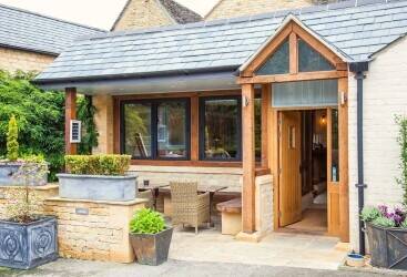 OXFORDSHIRE/GLOUCESTERSHIRE – HIGH TRADING COTSWOLDS INN Photo 2
