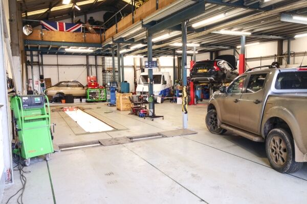 New Price! Garage & MOT Test Centre Photo 2