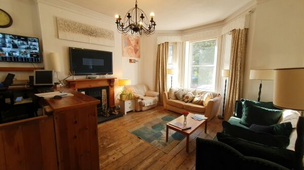 Centrally Located 29 bed (18 En-Suite, 1 with En-Suite Shower) Private Hotel with Owners/Managers Apartment Formerly Granted an HMO licence