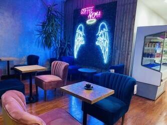 Prime Commercial Property in Leeds, Used as coffee shop previously Ideal for Various Business Types