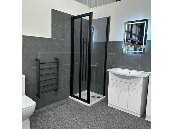 Highly Rated Bathroom Showroom For Sale Photo 2