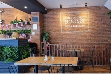 Bar & Kitchen in Watford, Hertfordshire Bar & Kitchen in Watford, Hertfordshire