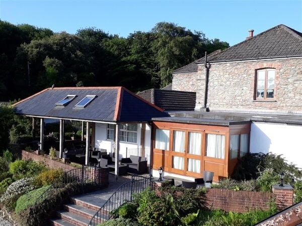 A 14TH CENTURY HOTEL, BAR AND RESTAURANT